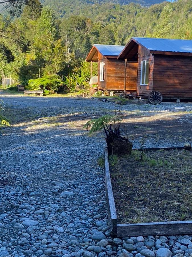 Cabanas & Tinajas Entre Volcanes Hornopirén Exterior foto